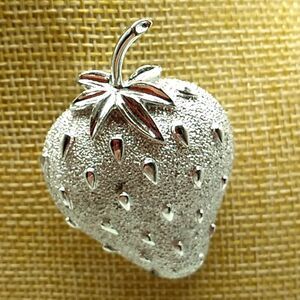 Vintage Sarah Coventry  Brooch 'STRAWBERRY ICE" Silver-tone Textured Pin Signed